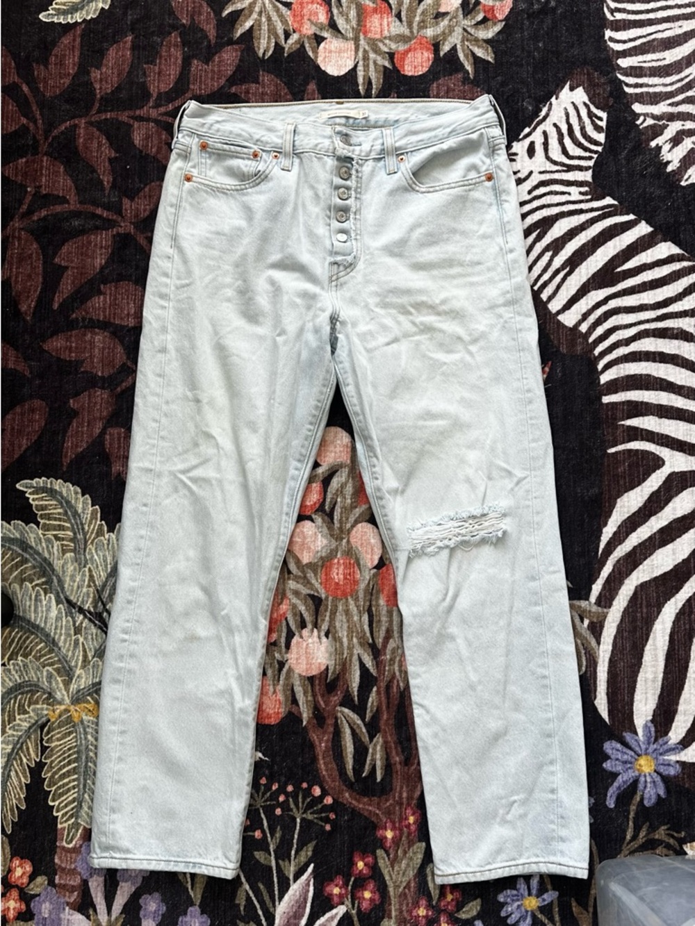 Light Wash Wedgie Straight Levis Women’s Button-Fly Jeans